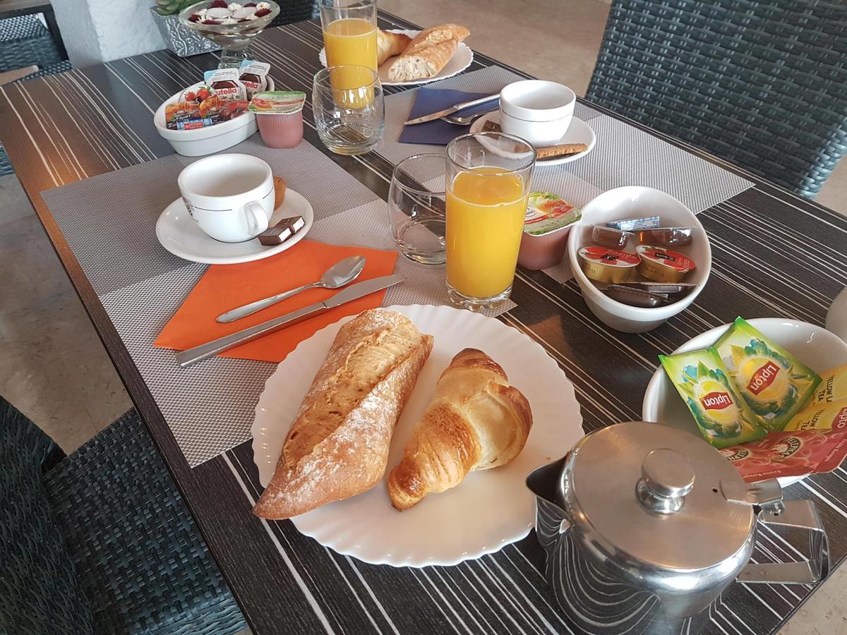 Hotel De La Poste Peymeinade Екстер'єр фото