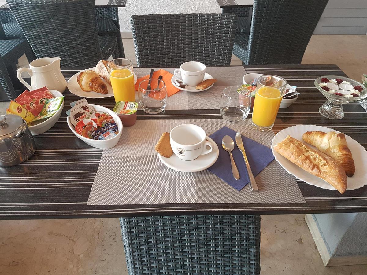 Hotel De La Poste Peymeinade Екстер'єр фото