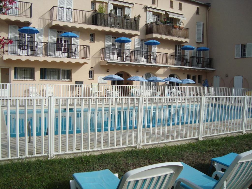 Hotel De La Poste Peymeinade Екстер'єр фото